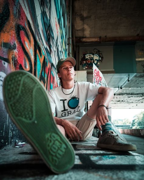 Skater Photoshoot, Male Portrait Poses, Men Fashion Photoshoot, Mens Photoshoot Poses, Portrait Photography Men, Men Photography, Fashion Photography Inspiration, Best Poses For Men, Male Portrait