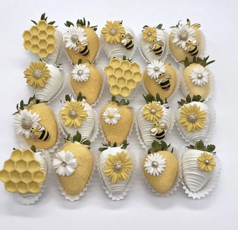 Bee Chocolate Covered Strawberries, Bee Baby Shower Food, Baby Bee Gender Reveal, Bee Cake Pops, Mama To Bee, Gender Reveal Food, Bee Themed Gender Reveal, What Will Baby Bee, Bee Themed Birthday Party