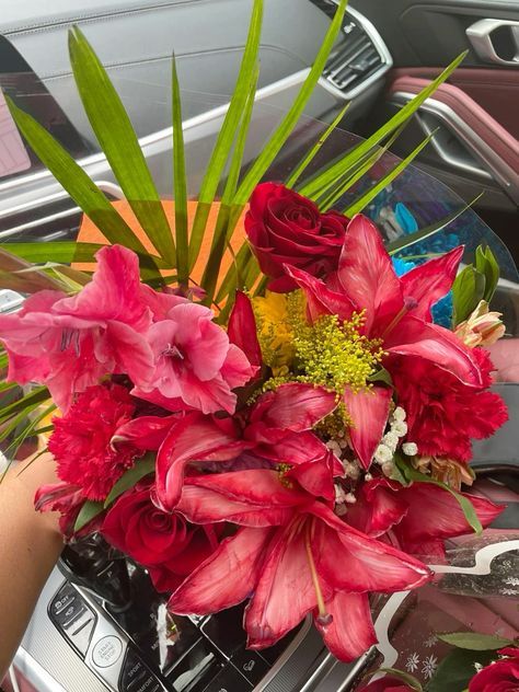 flowers, summer, spring, aesthetic, inspiration Bouquet Of Hibiscus Flowers, Hibiscus Flower Bouquet, Pretty Bouquets, Tropical Inspiration, Cars Mercedes, Bad People, Boquette Flowers, Nothing But Flowers, Flowers Aesthetic