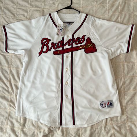 Vintage Atlanta Braves Embroidered Majestic Jersey With Tags. Does Have Some Small Stains (Last 2 Pictures) Could Come Off, Aside From That In Great Condition. Measurements: 27x 32 Vintage Atlanta Braves, Braves Jersey, Vintage Atlanta, Braves Shirts, Jersey Outfit, Atlanta Braves, Red White, Atlanta, Red And White