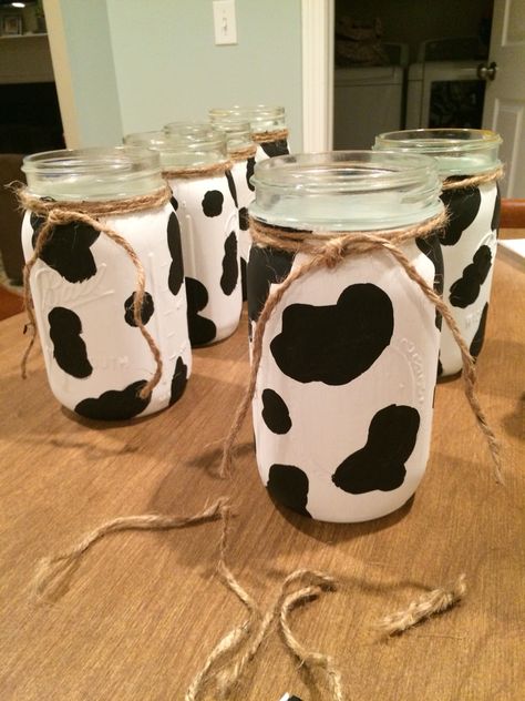 Cow Party Activities, Cow Print Themed Birthday Party, Sweet 16 Party Ideas Cow Print, Cow Themed Bridal Party, Cow Goodie Bags, Purple And Cow Print Birthday, Cow Mason Jar Centerpieces, Sweet 16 Party Ideas Themes Country, Cow Theme Party Decoration