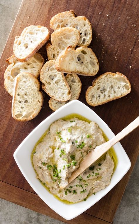 Anchovy Dip Recipe, Anchovies Recipes Appetizers, Anchovy Appetizer, Anchovy Bread, Anchovy Dip, Sardine Dip, Anchovies Recipes, Dip For Vegetables, Fish Dip