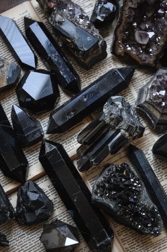 Harnessing the Power of Protection: Exploring Different Crystals and T Dark Academia Crystals, Travel Protection Crystals, Obsidian Crystal Aesthetic, Black Crystals Aesthetic, Crystals Aesthetic Witch, Crystal Styling, Modern Witch Aesthetic, Aesthetic Crystals, Protection Aesthetic