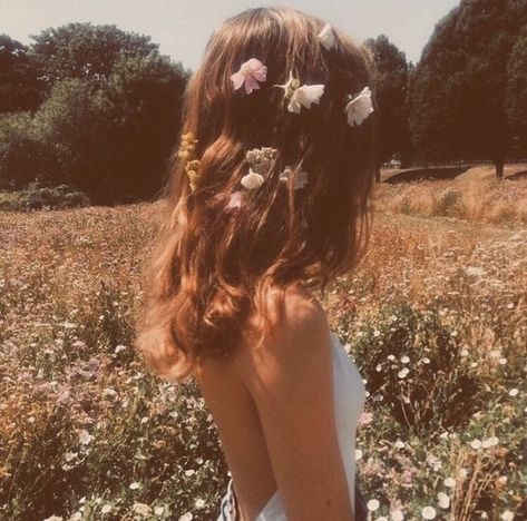 @uu.kiyoo on Instagram: “There’s nothing left to talk about.We’re a generation of ‘wanderers’ who wouldn’t stay at one place for too long. Everyone is commitment…” Child Aesthetic, Flowers In Her Hair, Flower Child, Her Hair, A Woman, Feelings, Flowers, Hair