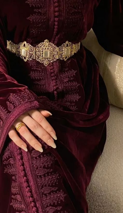 Velvet Caftan, Morrocan Fashion, Moroccan Kaftan Dress, Moroccan Bride, Arabic Dress, Moroccan Clothing, Kaftan Designs, Moroccan Kaftan, Moroccan Fashion