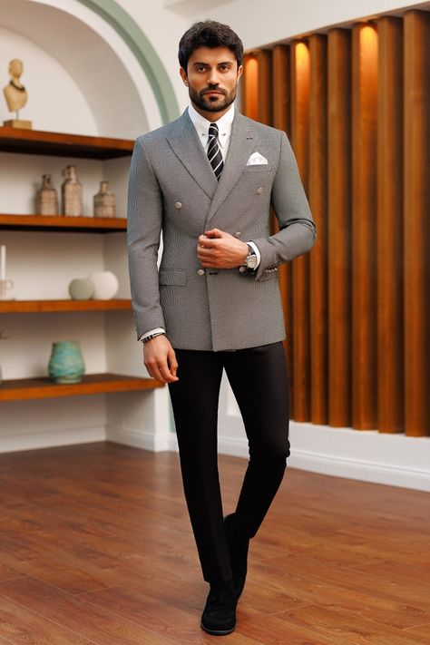 Add some pattern to your wardrobe with our grey plaid double-breasted blazer. The peak lapels and double vent create a sleek and modern design that is perfect for any formal event. Grey Blazer Outfit Men, Social Outfits, Double Breasted Blazer Men, Masculine Contemporary, Blazer Men Outfit, Grey Blazer Outfit, Double Breasted Suit Men, Pin Collar Shirt, Blue Suit Men