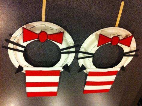 awesome diy idea for cat in the hat party Cat In The Hat Craft, Dr Seuss Preschool Activities, Dr Seuss Party Ideas, Dr Seuss Art, Dr Seuss Preschool, Dr Seuss Hat, Dr Seuss Classroom, Dr Seuss Activities, Dr Seuss Crafts