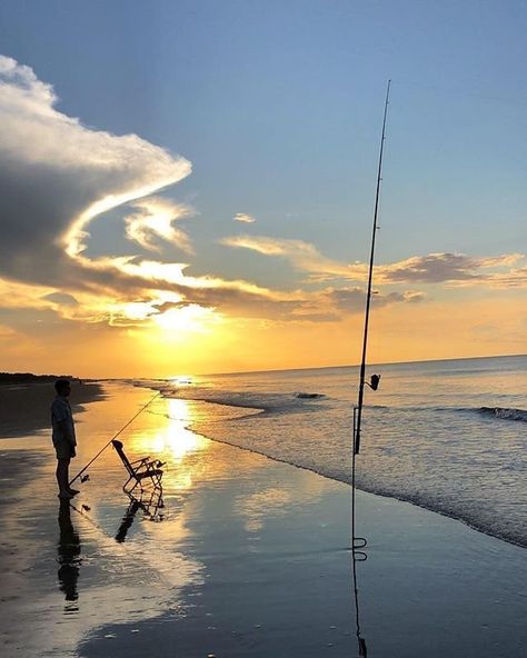 Food Preparedness, Fall Break, Surf Fishing, Bait And Tackle, Waves Crashing, Fishing Techniques, Outdoor Stuff, Ocean Fishing, Fishing Guide