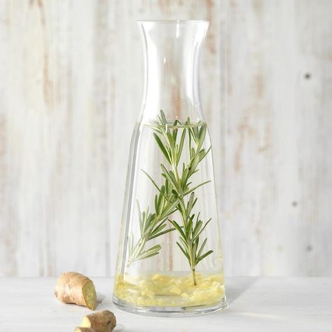 Ginger Infused Water, Blood Orange Recipes, Cucumber Infused Water, Lemon Infused Water, Rosemary Water, Flavored Water Recipes, Mint Water, Ginger Water, Ginger Benefits