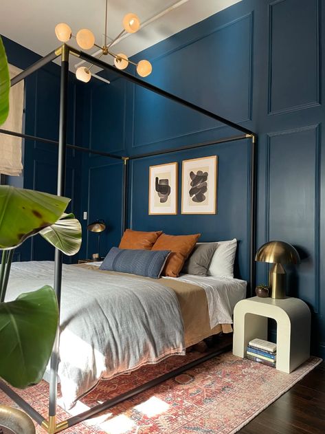 Midnight Blue Walls Bedrooms, Bedding With Dark Blue Walls, Blue Panelling Wallpaper Bedroom, Blue Dark Bedroom, Bedroom Inspirations Blue Wall, Rich Blue Bedroom, Blue On Blue Bedroom, Large Bedroom Inspirations, Dark Blue Bedroom Design