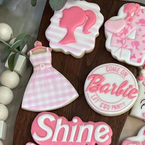 Barbie Cookies, Cook Art, 2023 Barbie, Barbie Birthday Cake, Barbie Theme Party, Sixth Birthday, Cookies Theme, Cookie Decorating Party, Sugar Cookie Royal Icing