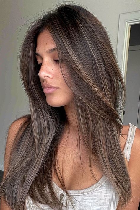 Haircuts With Long Layers, Straight Hair Haircuts, Brown Hair Inspiration, Effortless Waves, Sophisticated Hairstyles, Brown Hair Looks, Brown Hair Inspo, Straight Hair Cuts, Brunette Hair With Highlights