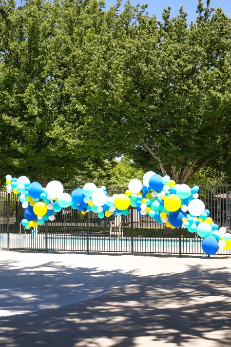 Make A Balloon Arch, Party Hardy, Balloon Arches, Outdoor Reception, Crafty Projects, Grad Parties, Balloon Arch, Balloon Garland, Shower Party