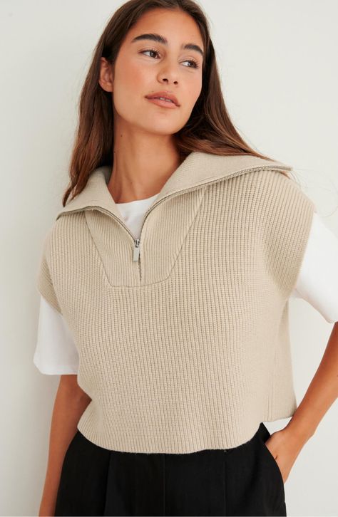 Gilet Outfit, Vinter Mode Outfits, Winter Mode Outfits, Half Zip Sweater, Couture Mode, Cotton Shirt Dress, Knitted Vest, Long Sleeve Striped Top, Beige Cardigan