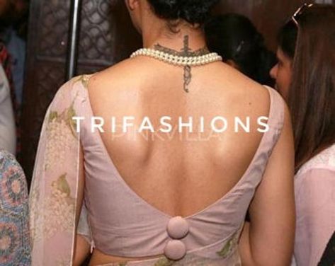 Saree Blouse Designs For Heavy Bust, Blouse For Heavy Bust, Blouse Design For Heavy Bust, V Shape Blouse Designs, Front Blouse Designs, Sleeveless Blouse Saree, Blouse Sari, Dress Neck, Blouse Designs Indian