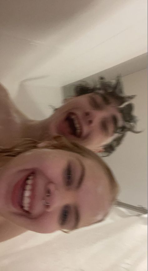 Shower Goals Couple, Baths Together Couples, Cute Shower Pictures Couples, Take A Shower Together Couple Aesthetic, Taking Baths Together Couple, Showering As A Couple, Shower With Your Boyfriend, Couple Mirror Picture Bathroom, Aesthetic Shower Pictures Couple