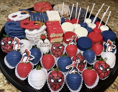 Spiderman Party Treats Ideas, Spider Man Birthday Desserts, Spiderman Candy Apples, Spider Man Dessert Ideas, Spiderman Snack Ideas, Spider Man Party Treats, Spider Man Treat Table, Spider Man Snacks Parties Food, Spiderman Theme Party Food