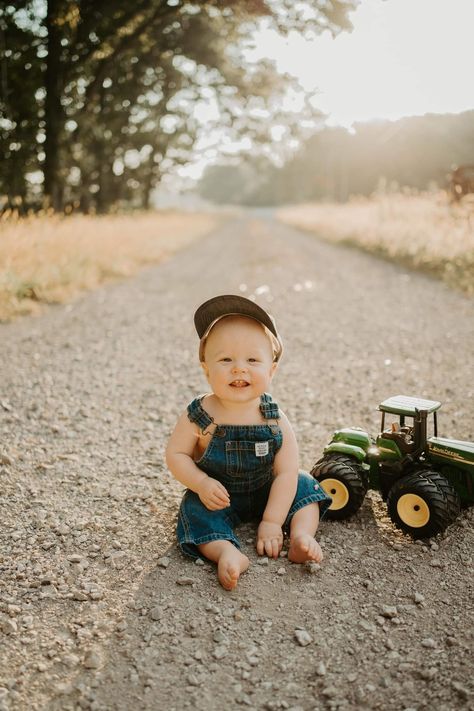 Barnyard First Birthday Pictures, Golden Hour First Birthday, Hunting First Birthday Photoshoot, Country 1 Year Pictures, 1st Birthday Rodeo Photoshoot, 1st Birthday Field Pictures, Farmer Newborn Pictures, Country First Birthday Pictures, Farm 1 Year Photos