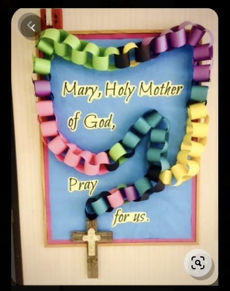 Preschool Rosary Craft, Rosary Projects For Kids, Lent Bulletin Boards Catholic, Lent Door Decorations Classroom, Catholic Schools Week Art Projects, Rosary Bulletin Board Ideas, Mary Bulletin Board Ideas, Rosary Crafts For Kids Catholic, Catholic Schools Week Ideas Activities