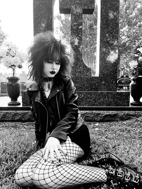 Goth Pose, Goth Poses, Goth Photoshoot, Trad Goth Outfits, Dark Gothic Fashion, Traditional Goth, Goth Fits, Modern Goth, Gothic Photography