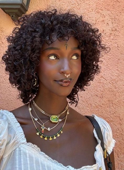 Dark Skin Indian Woman, Egyptian Women Modern, Brown Girls Makeup, Girls Unique, Black Femininity, Healthy Skin Tips, Girl Inspiration, Foto Art, Hair Reference