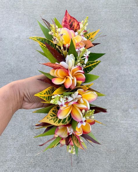 Plumeria Flower Crown, Hawaiian Haku Lei Wedding, Polynesian Flower Crown, Hawaiian Headdress, Haku Lei Wedding, Hawaiian Haku Lei, Hawaiian Flower Arrangements, Plumeria Wedding, Hawaiian Flower Crown