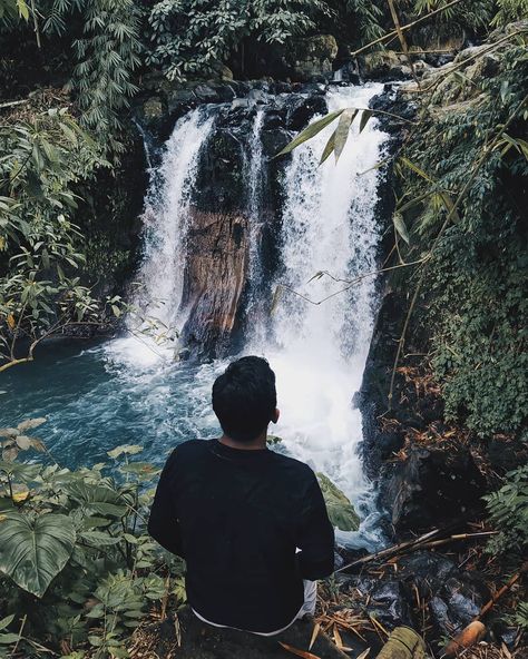 Tempat ini berada di desa tete batu, lombok tengah. Air terjun ini bernama "Babak pelangi" Air Terjun, Lombok