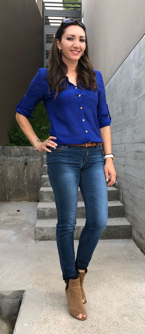 Blue jeans, electric blue shirt, brown belt and knee boots... Electric Blue Shirt Outfit, Electric Blue Shirt, Electric Blue Outfit, Blue Shirt Outfit, Blue Jean Outfits, Shirt Dress Outfit, Blue Shirt Dress, Light Blue Shirts, Mens Fashion Classy