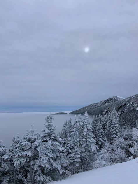 Vermont In Winter, New England Aesthetic Winter, Vermont Aesthetic Winter, Winter In Vermont, New England Winter Aesthetic, Stowe Vermont Winter, Vermont Stowe, Ski Vermont, Vermont Aesthetic