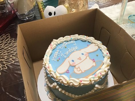 Cinnamon Roll Birthday Cake Sanrio, Cinamoroll Pastel, Cinnamon Roll Cake Sanrio, Cinnamoroll Cake Birthday, Cinnamon Roll Birthday Cake, Cinnamoroll Birthday Cake, Cinamoroll Cake, Cinnamoroll Birthday Party, Cinnamoroll Party