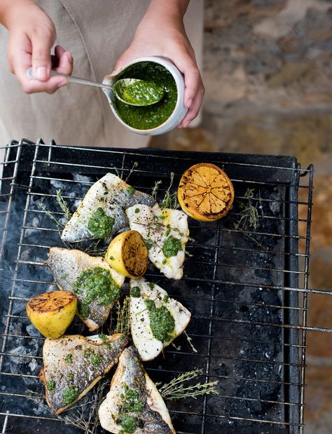 Mojo verde is a Spanish sauce, made from fresh herbs and garlic. In Mallorca I make this barbecued fish with mojo verde with dorada, a local fish, but any firm white fish will do. Make double the quan- tity of mojo verde and enjoy leftovers the next day as a dip or a dressing for salads. Wimbledon Recipes, Mojo Picon, Spanish Sauce, Family Vegetarian Meals, Mojo Verde, Barbecue Fish, Gluten Free Bbq, Ocean Food, Citrus Fish