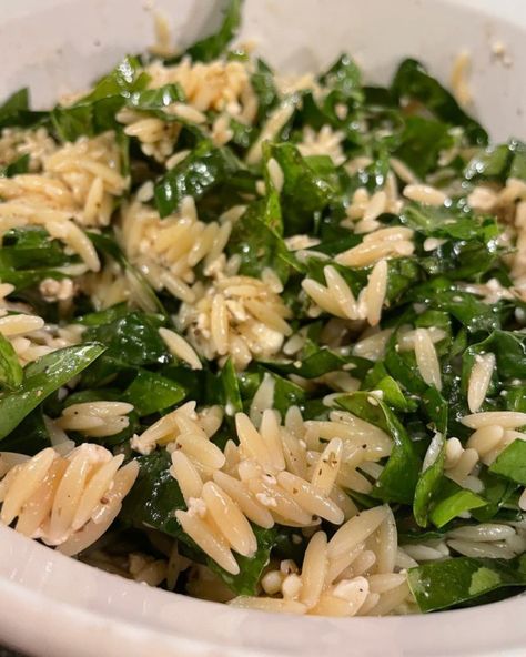 Spinach Orzo Salad Feta, Orzo Mediterranean Salad Feta, Spinach And Orzo Salad, Spinach And Feta Orzo, Spinach And Feta Pasta Salad, Spinach And Orzo Recipes, Orzo Spinach Pasta Salad, Orzo Greek Salad Recipes, Orzo With Feta Cheese