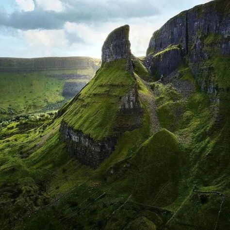 BEST OF IRELAND | Tours & Tips 🇮🇪 on Instagram: "Eagles Rock is Ireland’s highest free-standing tower ☘️ Its entire summit plateau is covered in a thick carpet of the most luxurious soft bouncy heather you can possibly imagine. This elusive summit gives mind-blowing views towards Slieve League in Co Donegal and over the summit plateau of Arroo to the north. The summit of Eagles Rock has only been stood on by 6 people with two known ascents of the tower in 1971 and 2012.  Follow @best_of_ire Best Of Ireland, Ireland Tours, Ireland Photography, Irish Countryside, Irish Landscape, Wild Atlantic Way, Virtual Travel, Amazing Nature Photography, Landscape Scenery