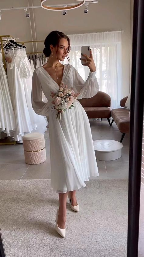 Wedding Dress For Short Women, Civil Dress, Midi Wedding Dress, Wedding Dress Evening, Bride Dress Simple, Dresses For Weddings, Civil Wedding Dresses, Wedding Dress Guide, Wedding Reception Dress