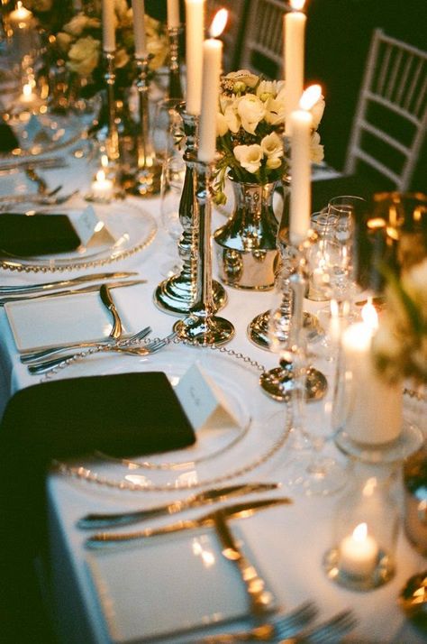 Wedding Elegant Classy, Deco Table Noel, Tafel Decor, Elegant Table Settings, Setting Ideas, Beautiful Table Settings, Festa Party, Wedding Table Settings, Wedding Receptions