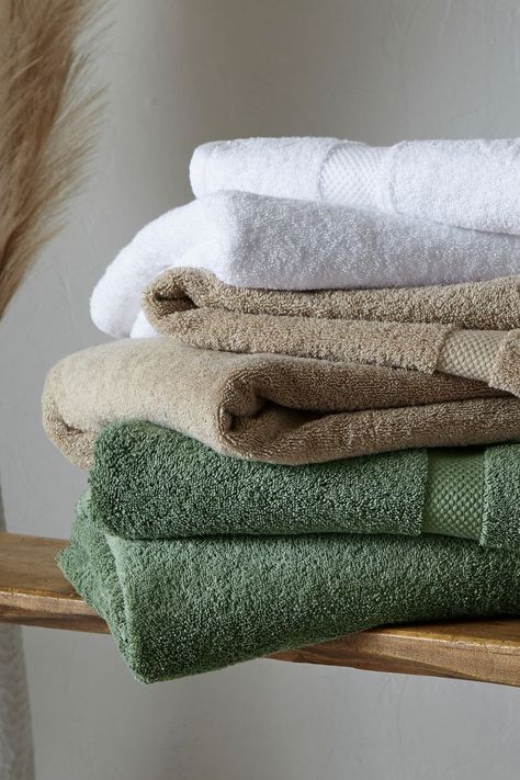 Bathroom Loft, Feeling At Home, Green Towels, Cotton Hand Towels, Towel Colors, Bathroom Collections, 자수 디자인, Towel Collection, Luxury Towels