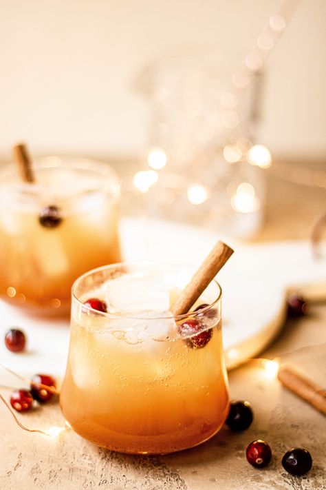 Bourbon Apple Cider Fizz Cocktail - SO MUCH FOOD Prosecco Cocktail Recipes, Apple Cider Syrup, Bourbon Apple Cider, Apple Cider Drink, Cider Drinks, Cider Cocktails, Prosecco Cocktails, Cranberry Cocktail, Seasonal Cocktail