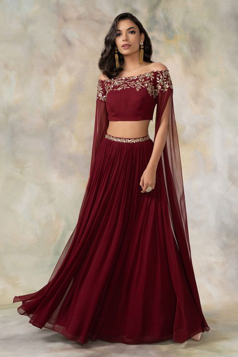 Off Shoulder Lehenga, Modern Lehenga, Lehenga Top, Lehenga Crop Top, Crop Top Lehenga, Simple Lehenga, Indian Outfits Lehenga, Lehenga Designs Simple, Stylish Crop Top