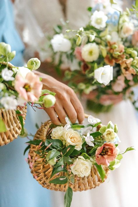 Cottage Garden Florals Wedding, Cottage Garden Wedding Bouquet, English Country Garden Wedding Bouquet, Flower Workshop, Whimsical Garden Bouquet, Gladiolus Wedding, Romantic Whimsical Bouquet, Summer Wedding Style, Country Garden Weddings