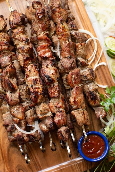 pork shish kebab recipe Shashlik Recipe, Summer Bbq Food, Picnic Roast, Grilled Chicken Kabobs, Summer Bbq Recipes, Kebab Recipe, Shish Kebab, Boneless Pork Shoulder, Grilled Meat Recipes