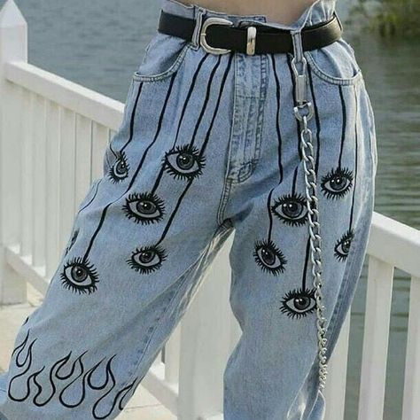 Grunge Girls, Halloween Bark, Diy Pants, Goth Outfit, Skirt Diy, Haine Diy, Diy Jeans, Bark Recipe, Diy Vetement