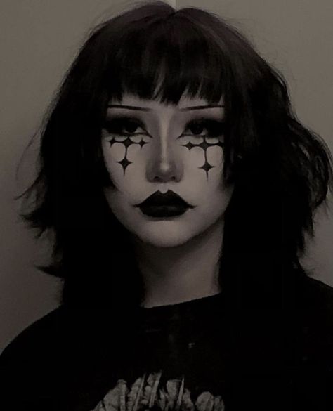 Different Goth Makeup, Emo Makeup Ideas Goth, Alt Goth Nails, Gothic Hair Ideas, Ghost Band Inspired Makeup, Ghost Band Makeup, Punk Clown Makeup, Heavy Goth Makeup, Alt Makeup Looks Eyeliner