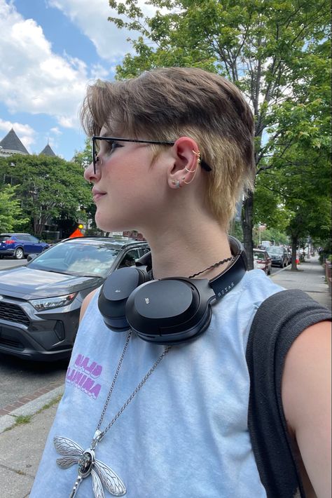 #shorthair #mullet #fashion Soft Undercut Short Hair, Short Hairstyle Gender Neutral, Transmasc Haircuts Straight Hair, Short Enby Haircuts Straight Hair, Gender Affirming Haircut Ftm, Gay Mullet Straight Hair, Masc Short Haircuts, Pretty Mullet, Short Hair Long On Top