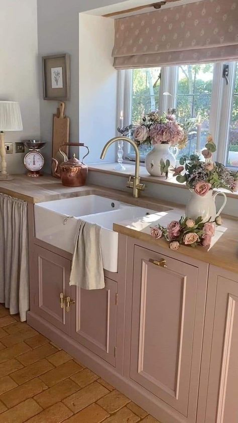 Cottage House Interior, Interior Design Per La Casa, Kraf Diy, Dream House Rooms, Pink Kitchen, Design Del Prodotto, Dream House Interior, Cottage Kitchen, Dream Rooms