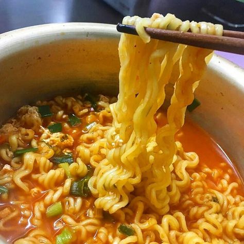 #ramen Food Babe, Food Therapy, Yummy Comfort Food, Food O, Food Goals, Food Videos Cooking, Food Obsession, Cafe Food, Interesting Food Recipes