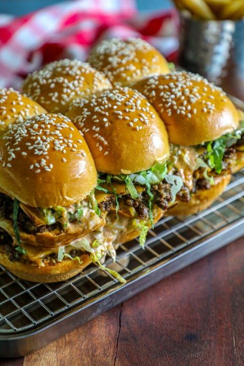 Big Mac Sliders Recipe - Bonappeteach Bison Sliders, Big Mac Sliders, Big Mack, Beef Patties, Slider Buns, Romaine Lettuce Salad, Special Sauce, Beef Patty, Slider Recipes