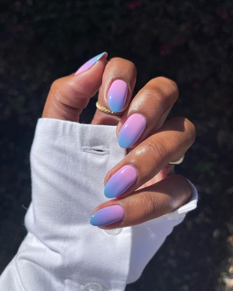 2 Tone Ombre Nails, Purple Ombre Nails, Chic Manicure, Unghie Sfumate, Ombre Manicure, Nagellack Trends, Spring Nail Trends, Ombre Nail, Summer Manicure