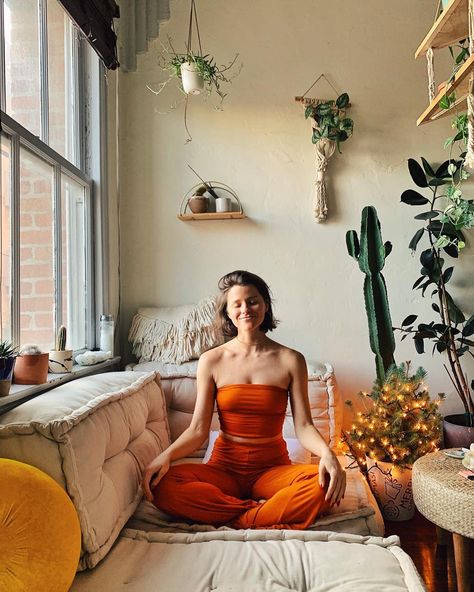 Yogi Lifestyle, Yoga Photoshoot, Yoga Nature, Efficient Workout, Foto Portrait, Boho Yoga, Yoga Photos, Kundalini Yoga, Yoga Room