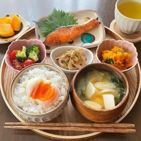 Asian Breakfast, Japanese Food Bento, Lets Eat, Foreign Food, Healthy Food Dishes, Moroccan Food, Healthy Food Motivation, Lunch Recipes Healthy, Food Journal