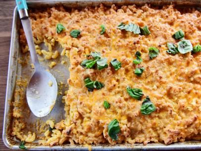 Sheet Pan Mac & Cheese Recipe | Ree Drummond | Food Network Sheet Pan Mac And Cheese, Pan Mac And Cheese, Gruyere Mac And Cheese, Food Network Recipes Pioneer Woman, Ree Drummond Recipes, Sheet Pan Suppers, Mac Cheese Recipes, Pan Dinners, Campfire Food